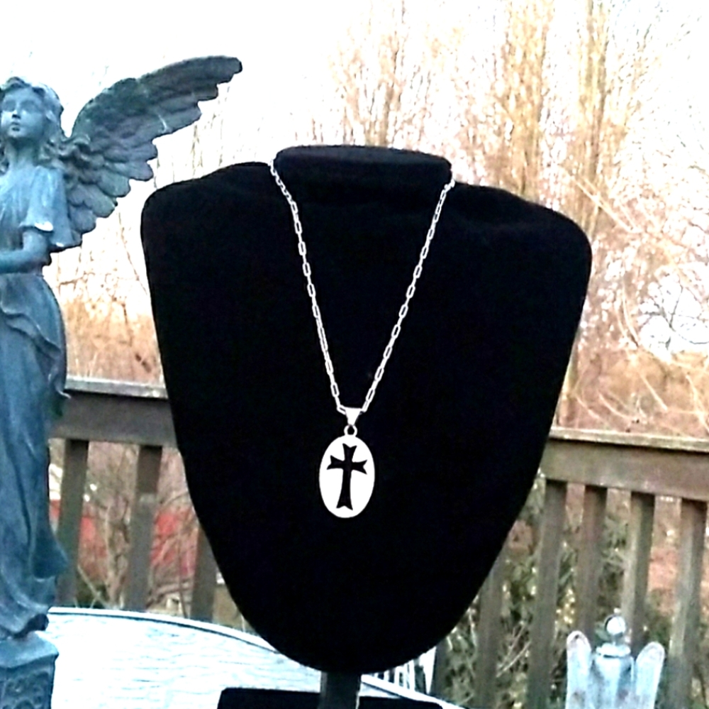VTG Sterling Silver Oval Disc Cross Cut-Out Pendant Necklace - Picture 5 of 8